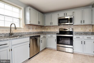 13815 Fount Beattie Ct, Centreville, VA 20121 - photo 3