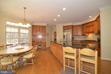 8061 Crooked Oaks Ct, Gainesville, VA 20155 - photo 4