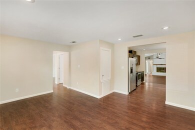 912 E Huntington St, Beeville, TX 78102 - photo 4