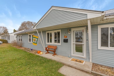 957 Macarthur Dr, Manitowoc, WI 54220 - photo 2