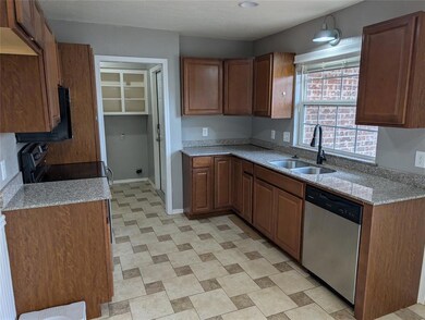 16904 Meadow Lake Cir unit R, Newalla, OK 74857 - photo 6