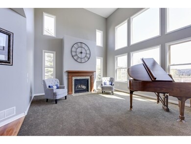 2-STORY FAMILY ROOM W/GREAT VIEWS