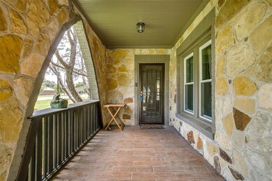 626 Woodard Ave, Cleburne, TX 76033 - photo 2