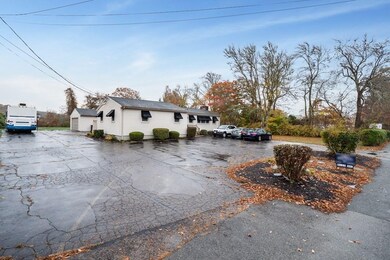 572 Russells Mills Rd, South Dartmouth, MA 02748 - photo 3