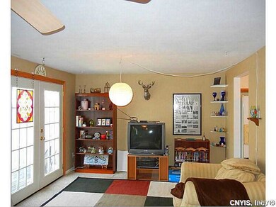 Living Room Spacious living room!!!