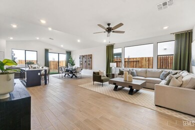 7318 Peach Grove Ln, Bakersfield, CA 93313 - photo 7