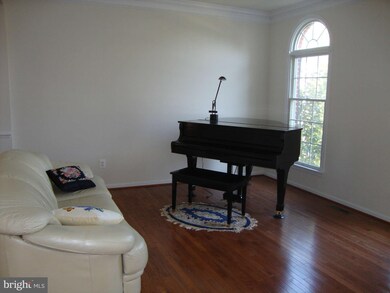 25947 Talmont Dr, Chantilly, VA 20152 - photo 2