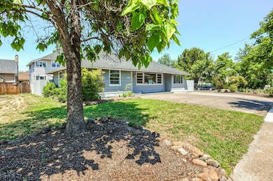 1204 W Main St, Medford, OR 97501 - photo 7