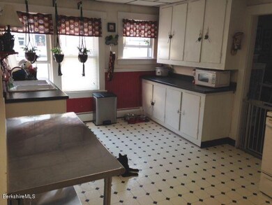 9 Zoar St, Pittsfield, MA 01201 - photo 4
