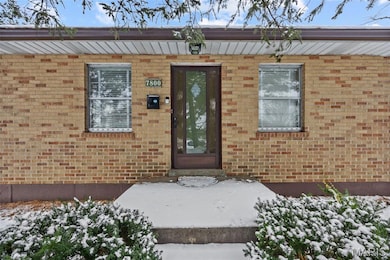 7800 Murdoch Ave, Saint Louis, MO 63119 - photo 2