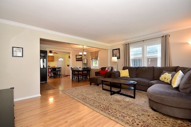 328 N Oaklawn Ave, Elmhurst, IL 60126 - photo 5