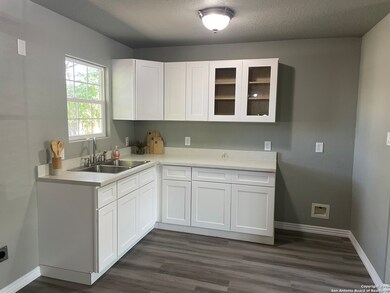 203 W 4th St, Sinton, TX 78387 - photo 5