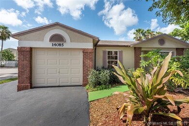 14085 Langley Place, Davie, FL 33325 - photo 2