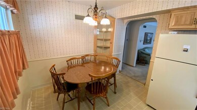 Eat-in kitchen