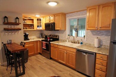 22 Franklin St, Lincoln, NH 03251 - photo 4