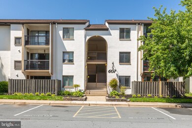 607 Center St unit T3, Herndon, VA 20170 - photo 2