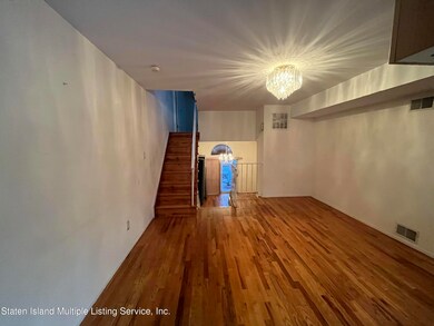 19 Woodcutters Ln, Staten Island, NY 10306 - photo 4