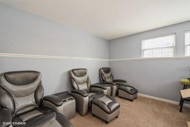 2426 Courtyard Cir unit 1, Aurora, IL 60506 - photo 3