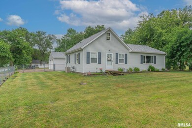 5029 N Pine St, Davenport, IA 52806 - photo 2