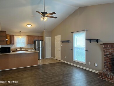 127 Windsor Ct, Jacksonville, NC 28546 - photo 4