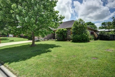 1106 W Butterfield Dr-4