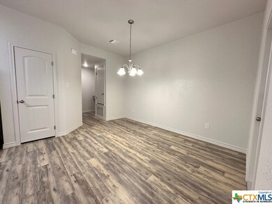 301 Dolphin Dr unit B, Temple, TX 76501 - photo 5