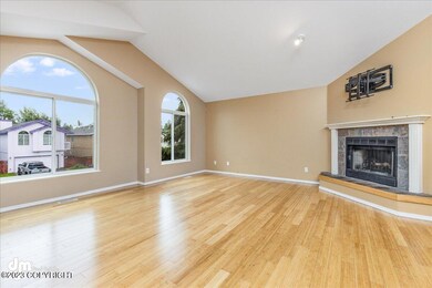 05-Living Room-DW-6591