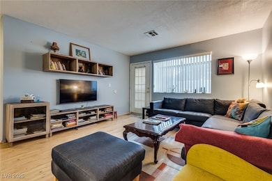 2040 Willowbury Dr unit D, Las Vegas, NV 89108 - photo 4