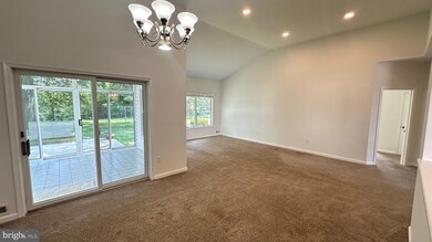 208 Wagon Wheel Ln, Columbus, NJ 08022 - photo 6