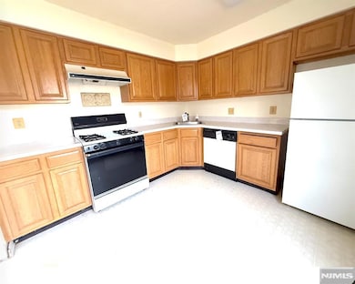32 Columbus Dr unit 215, Franklin Park, NJ 08823 - photo 7