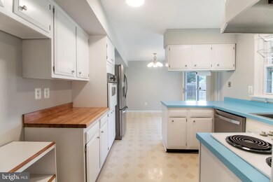 13214 Idlewild Dr, Bowie, MD 20715 - photo 3