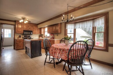 Breakfast Nook with Bay Window