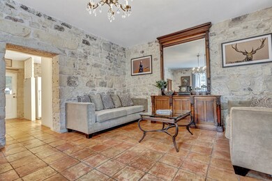 511 W San Antonio St, Fredericksburg, TX 78624 - photo 4