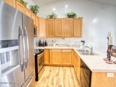 901 S Hunters Run, Show Low, AZ 85901 - photo 7