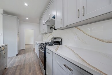 5415 Gold St, Houston, TX 77026 - photo 7