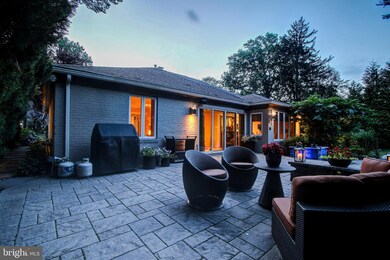 9005 Spring Hill Ln, Chevy Chase, MD 20815 - photo 5