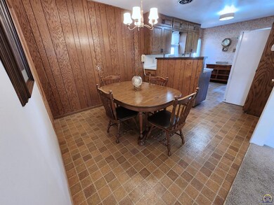 1133 SW Saline St, Topeka, KS 66604 - photo 4