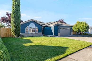 2330 Savannah Dr, Central Point, OR 97502 - photo 2