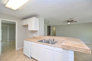 6426 Menwood Cir, Houston, TX 77088 - photo 6