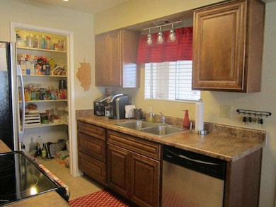 887 Kitchen1