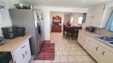 Large Eat in Kitchen