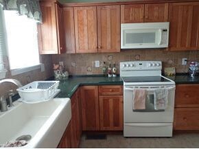 tile back splash farmer sink