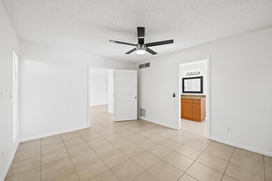 639 Executive Center Dr unit 105, West Palm Beach, FL 33401 - photo 5