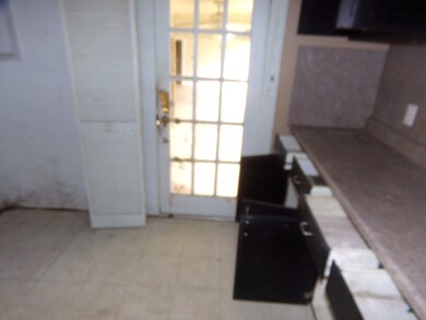 512 Aston Ave, McComb, MS 39648 - photo 3