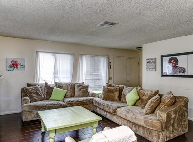 04_Living Room 3 (small).jpg