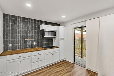 2300 Twelve Oaks Dr unit B4, Orange Park, FL 32065 - photo 5