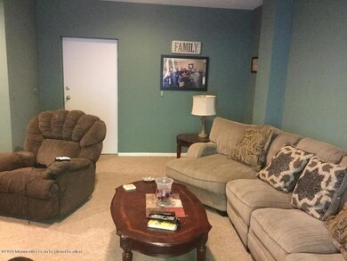 05-Den-rec room