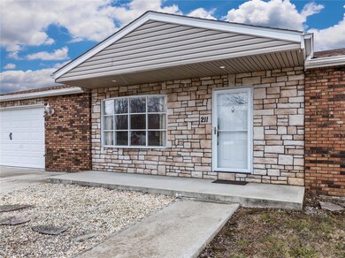 211 Willow Dr, Collinsville, IL 62234 - photo 2