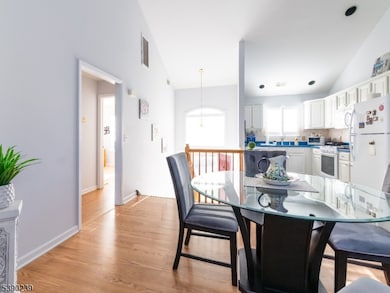 11 Oak Point Dr unit D11, Hamburg, NJ 07419 - photo 3