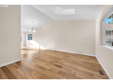 Living Room/Entrance